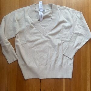 Elegant‎  Maye Cream V-Neck Sweater New with tags